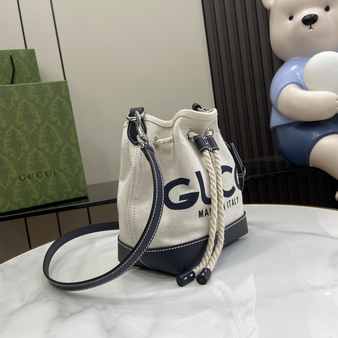 G*u*i backpack-16*21*11cm