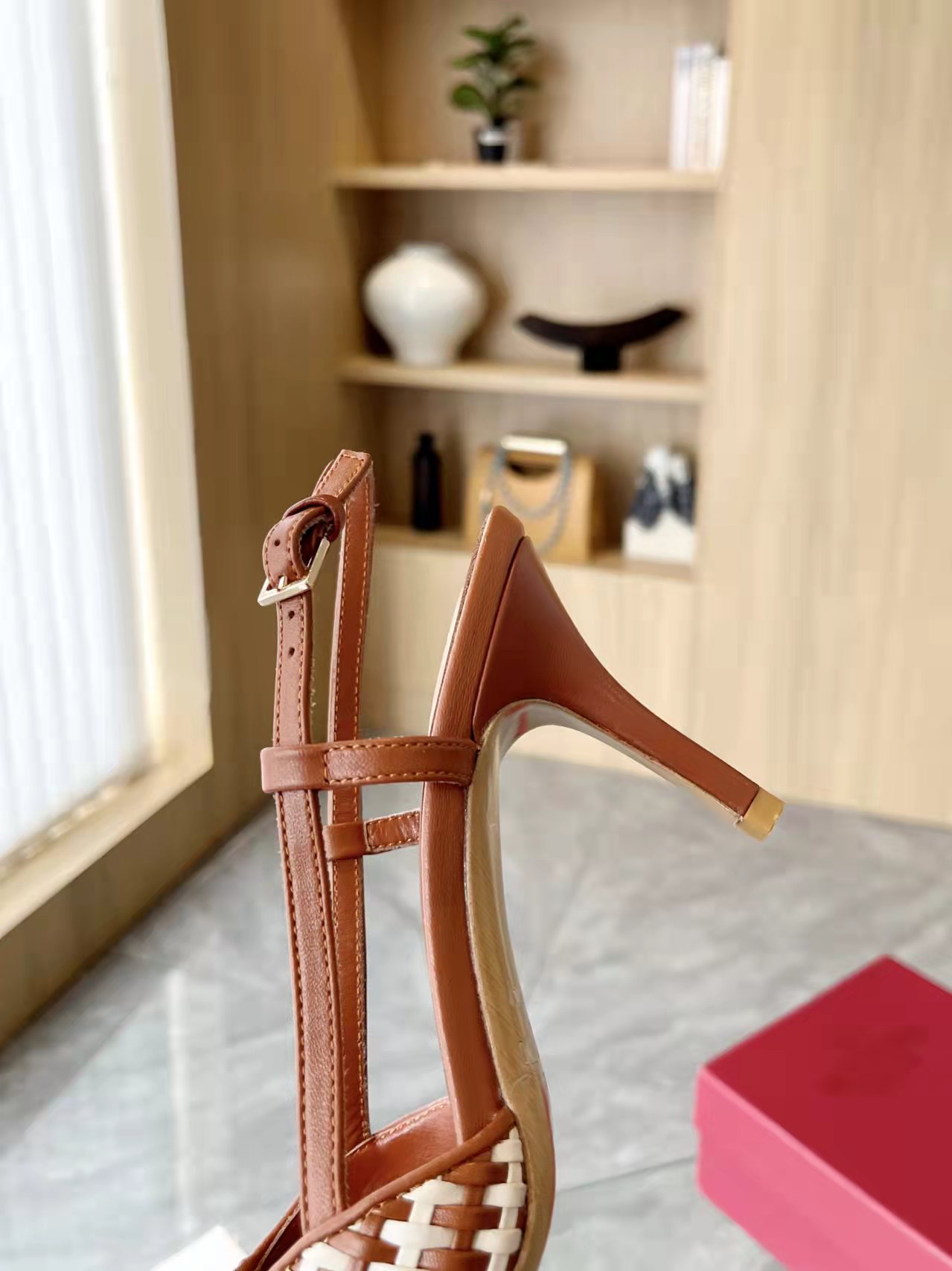 Va1e*ntin0 2024ss heels