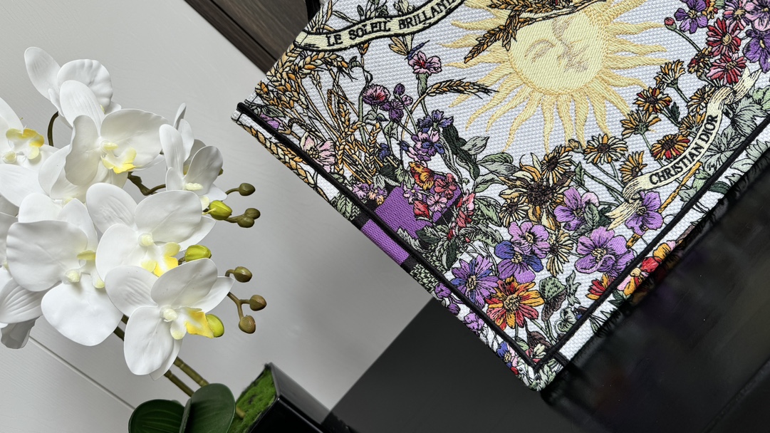D*or small book tote-36.5cm