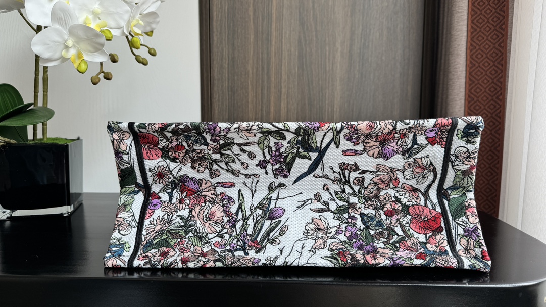 D*or small book tote-36.5cm