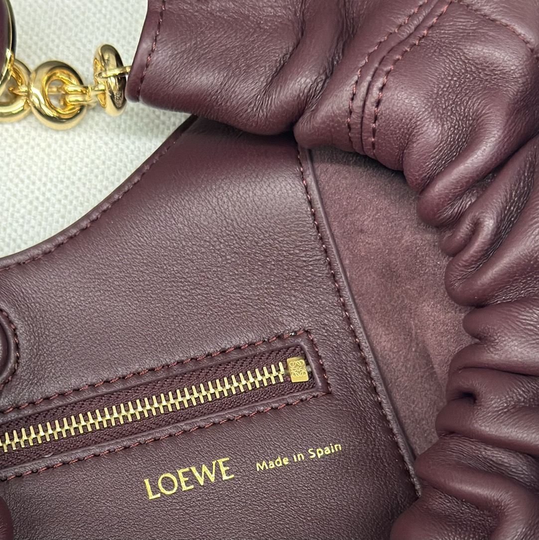 L0ew* squeeze bag-29*24*10.5cm