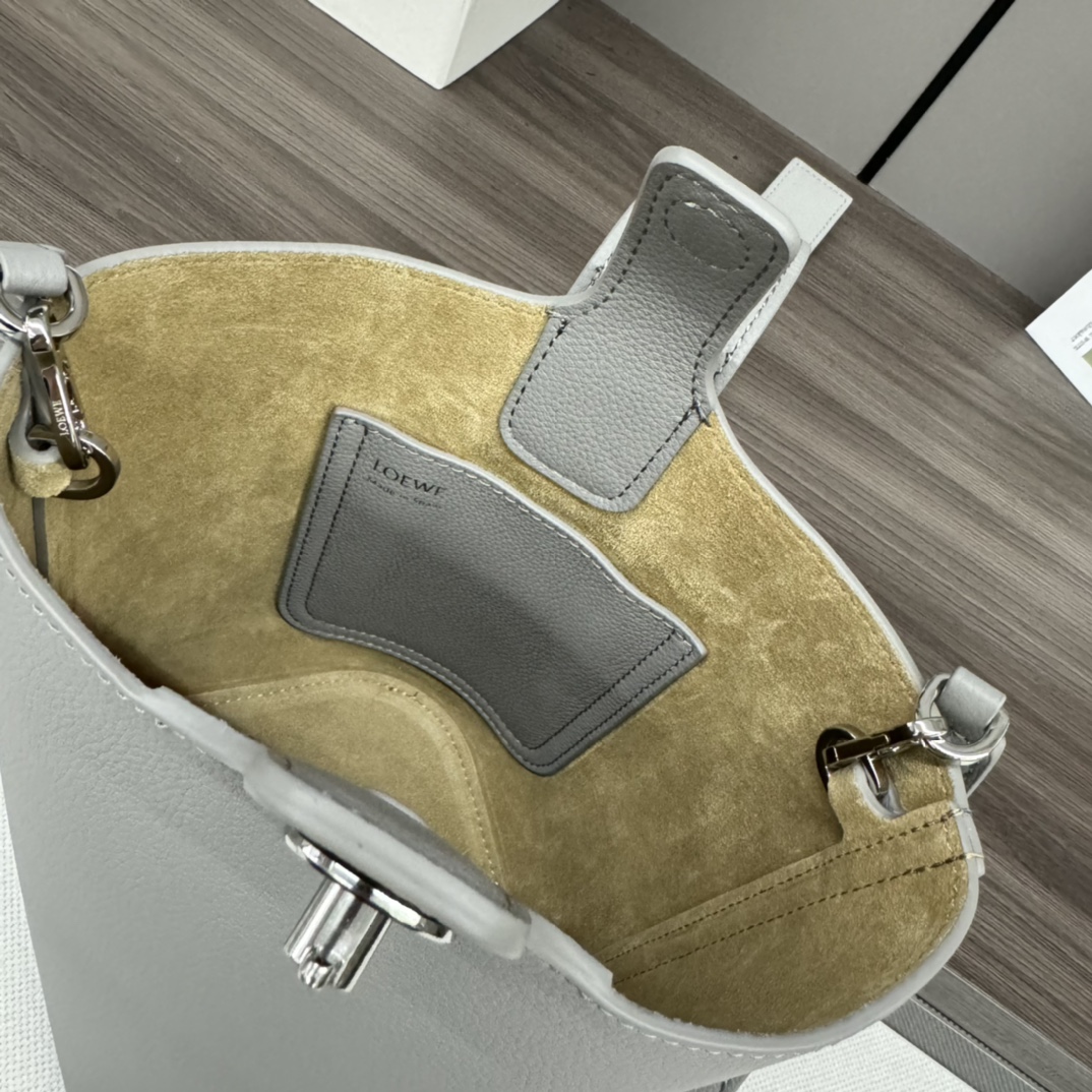 L0ew* mini pebble bucket bag-16*16*19.5cm