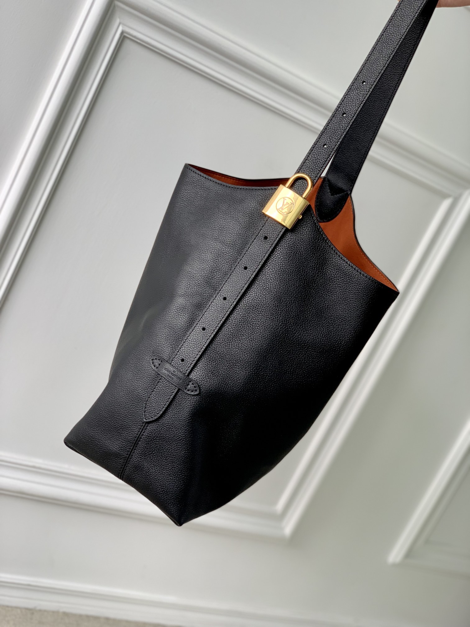 l0*is V*t0n low key hobo-m24856-31 x 35 x 18cm