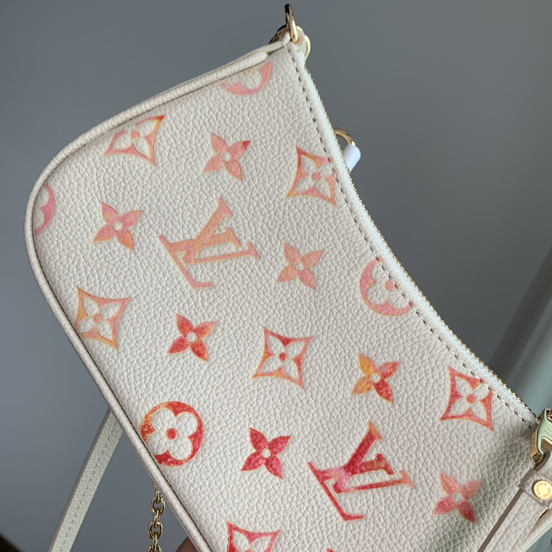 l0*is V*t0n easy pouch on strap-19x11.5x3cm