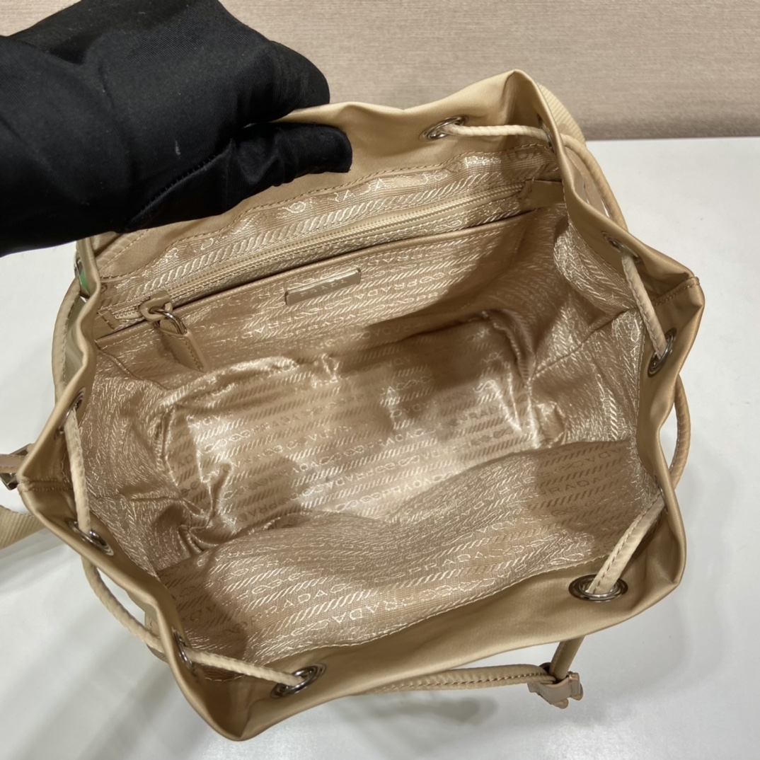Pra*a re-nylon 1bz677 backpack-12*23.5*28cm