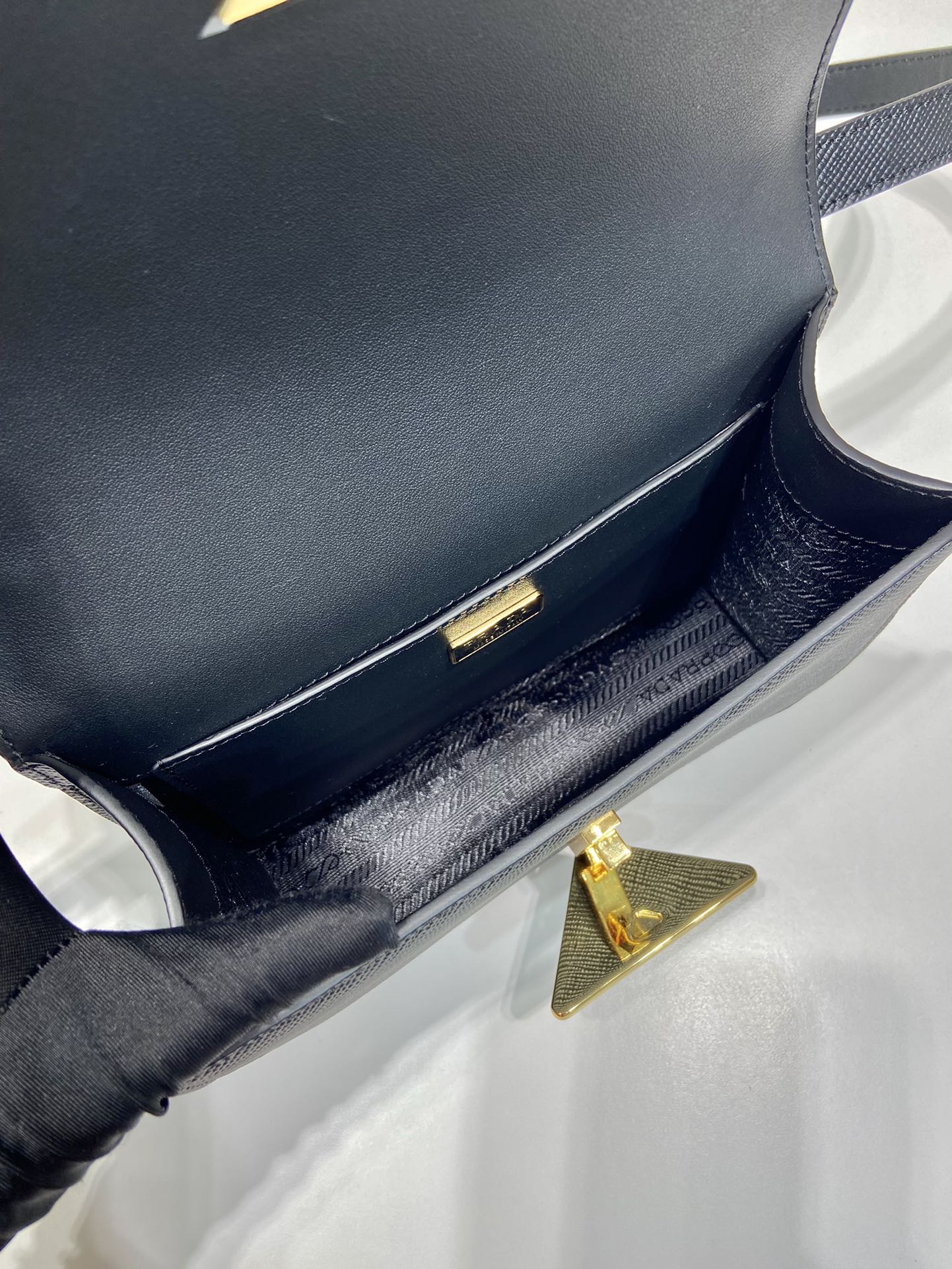 Pra*a 1bd320 bag-22*16*6cm