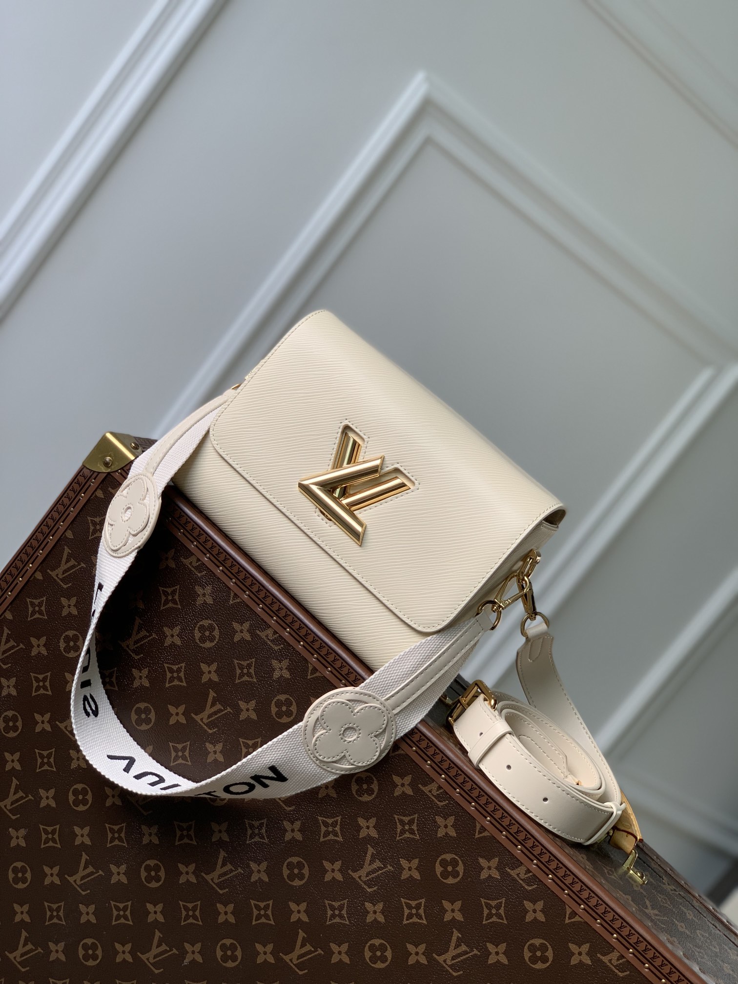 l0*is V*t0n twist mm-m21040-23 x 17 x 9.5cm