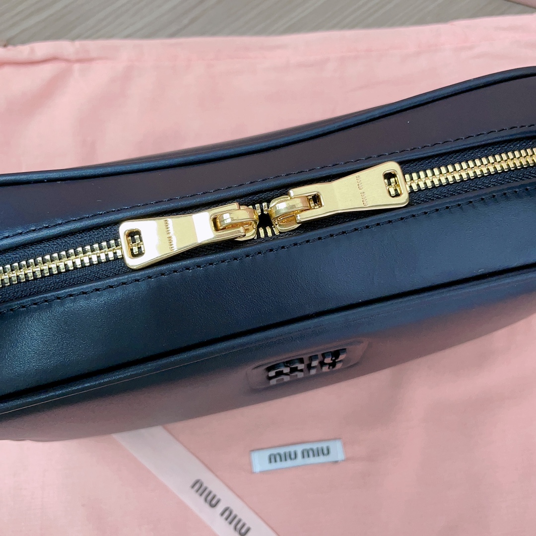 M*um*u leather shoulder 5bc158 bag-24*11.5*7cm