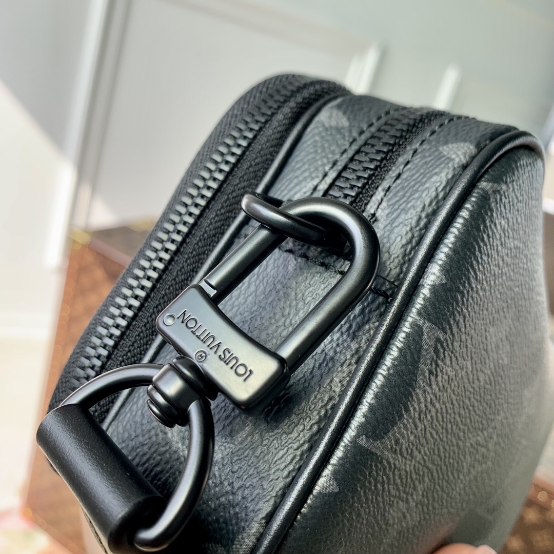 l0*is V*t0n neo alpha bag- m8254-11.0 x 18.5 x 6.5cm