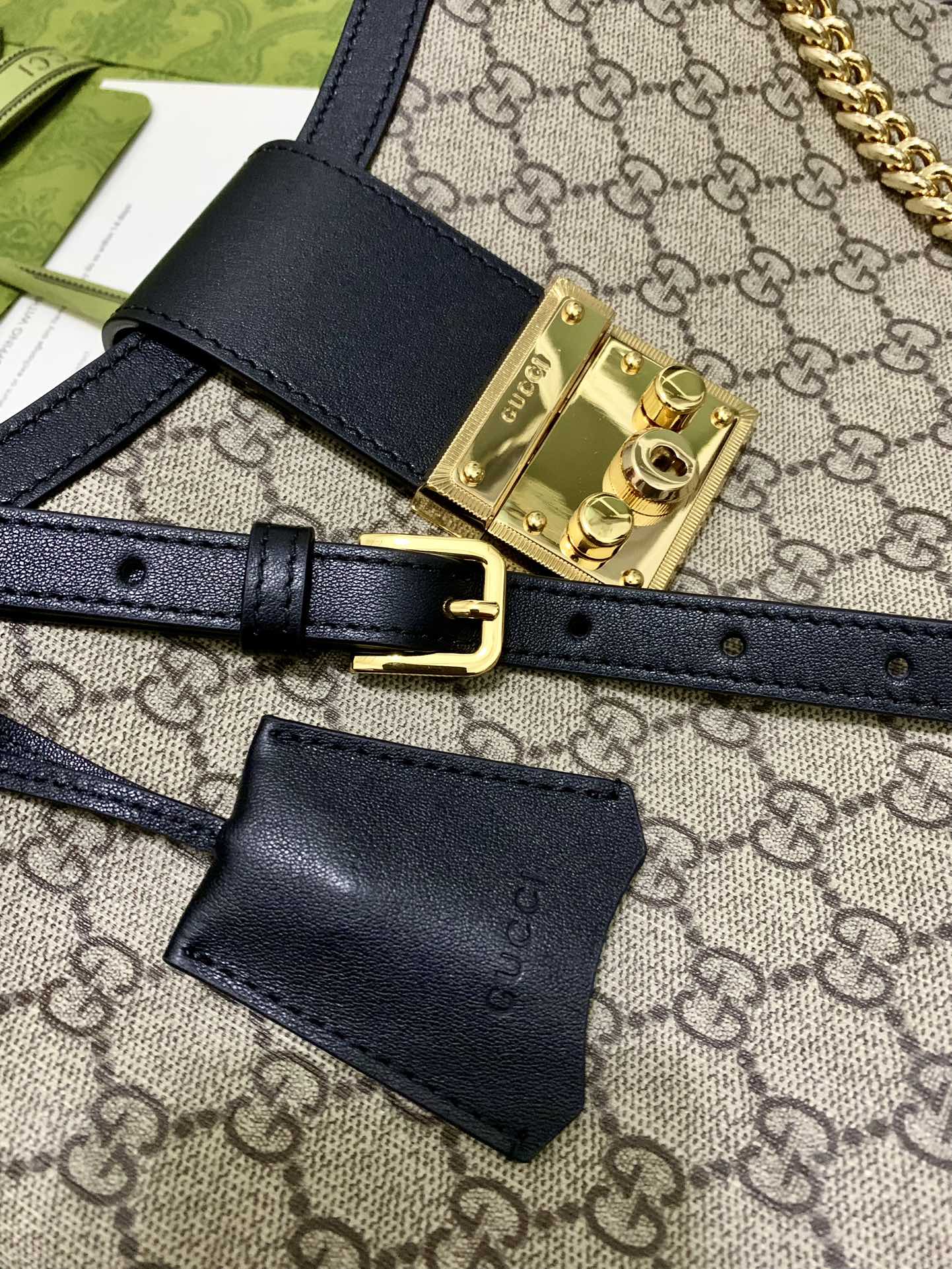 G*u*i padlock bag-32.5x 24x 5.5cm