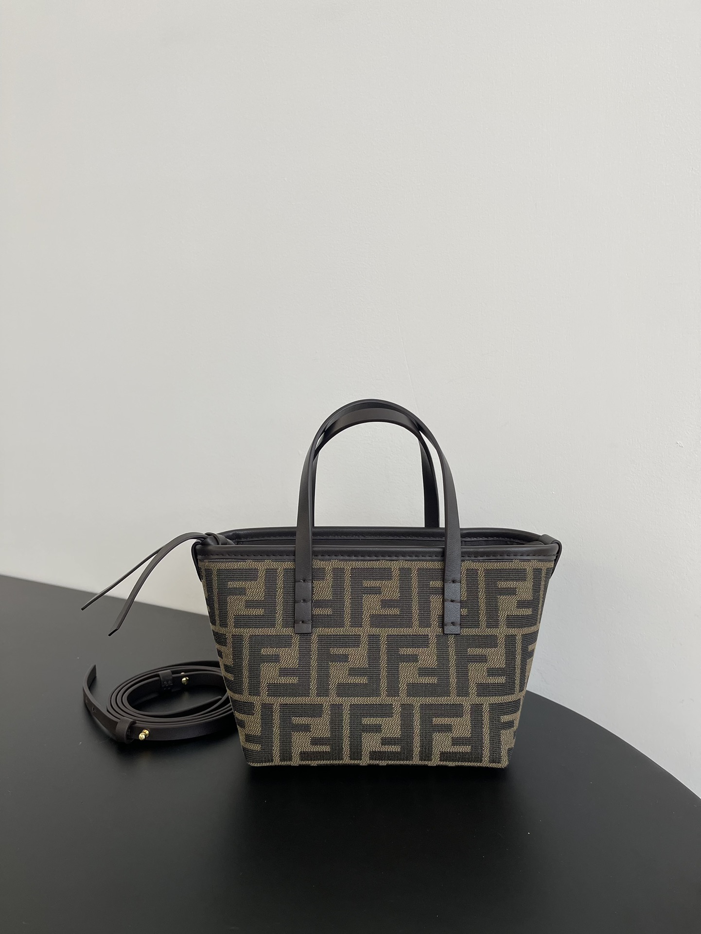 F**di vintage tote-23*19.5*15cm