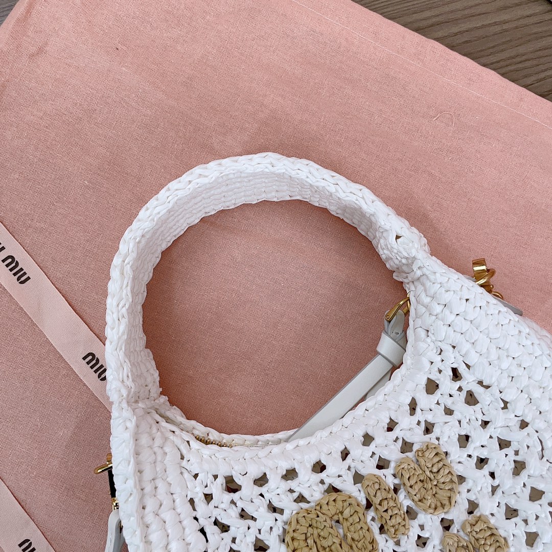 M*um*u wander crochet-knit shoulder bag-20x 17 x6cm