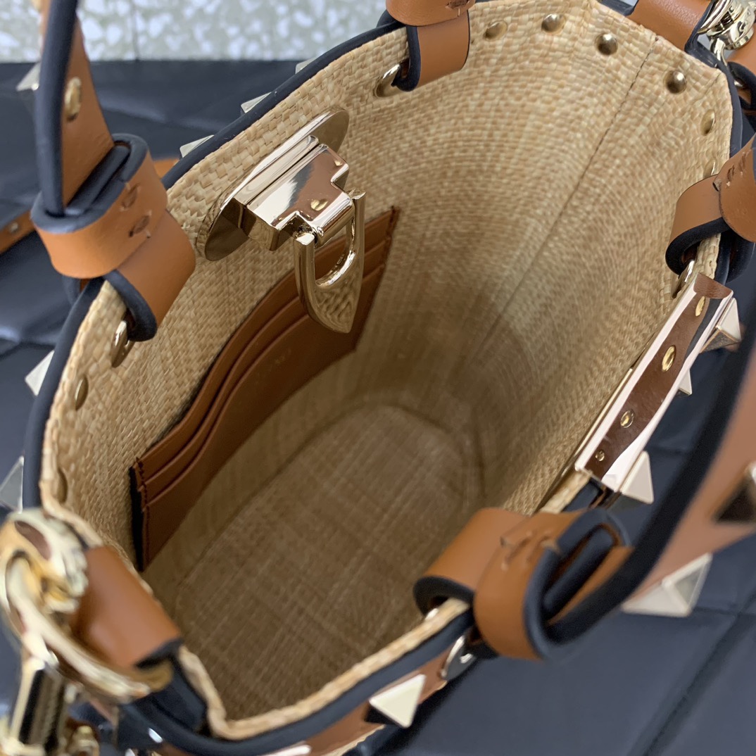 Va1e*ntin0 garavani rockstud bucket in woven raffia-16*19*8.5cm