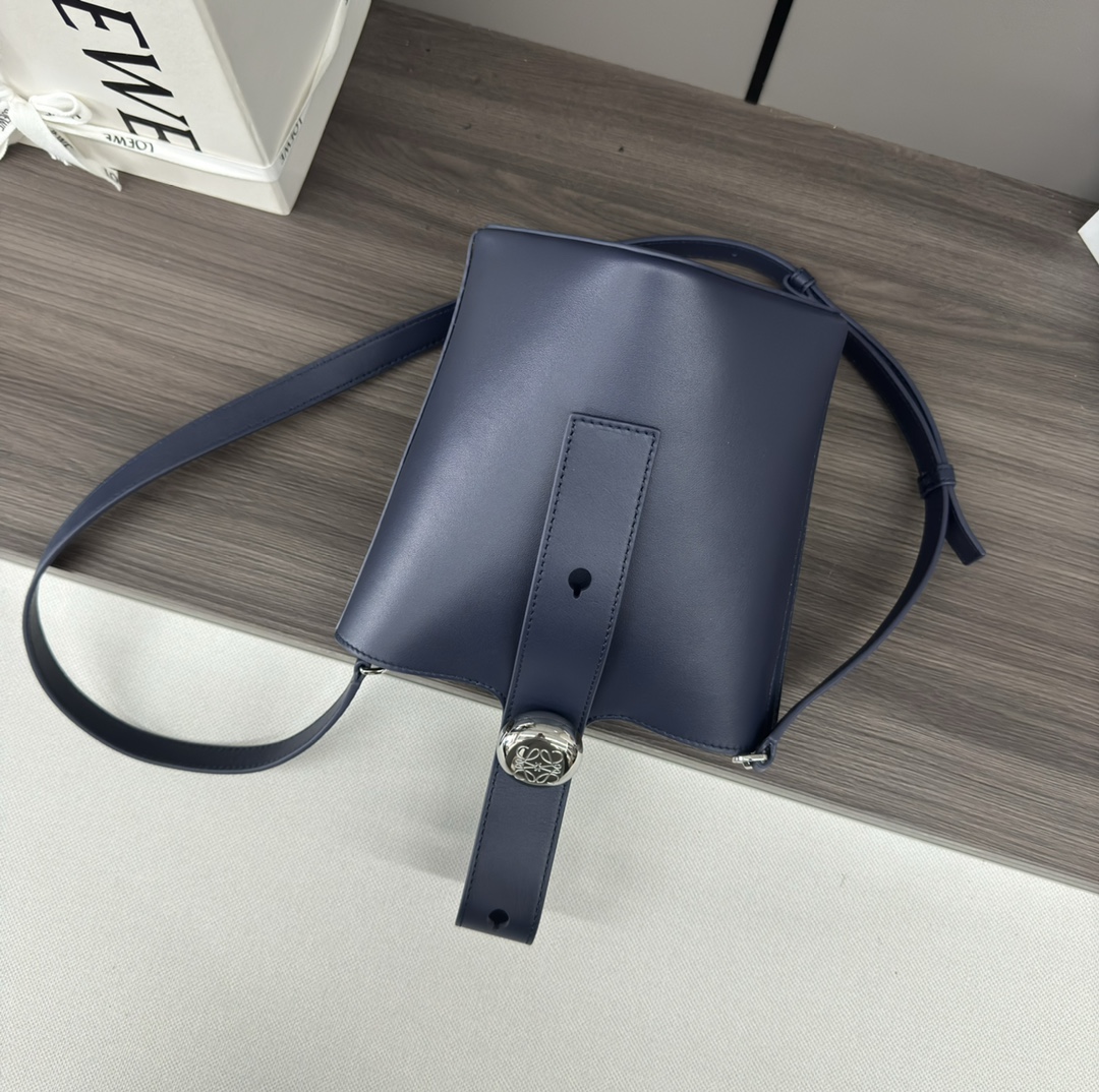 L0ew* mini pebble bucket bag-16*16*19.5cm