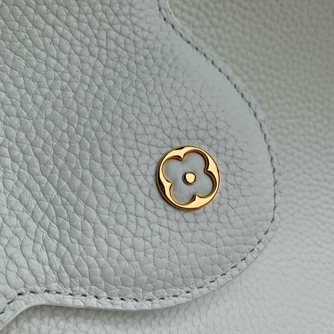 l0*is V*t0n capucines handlebag