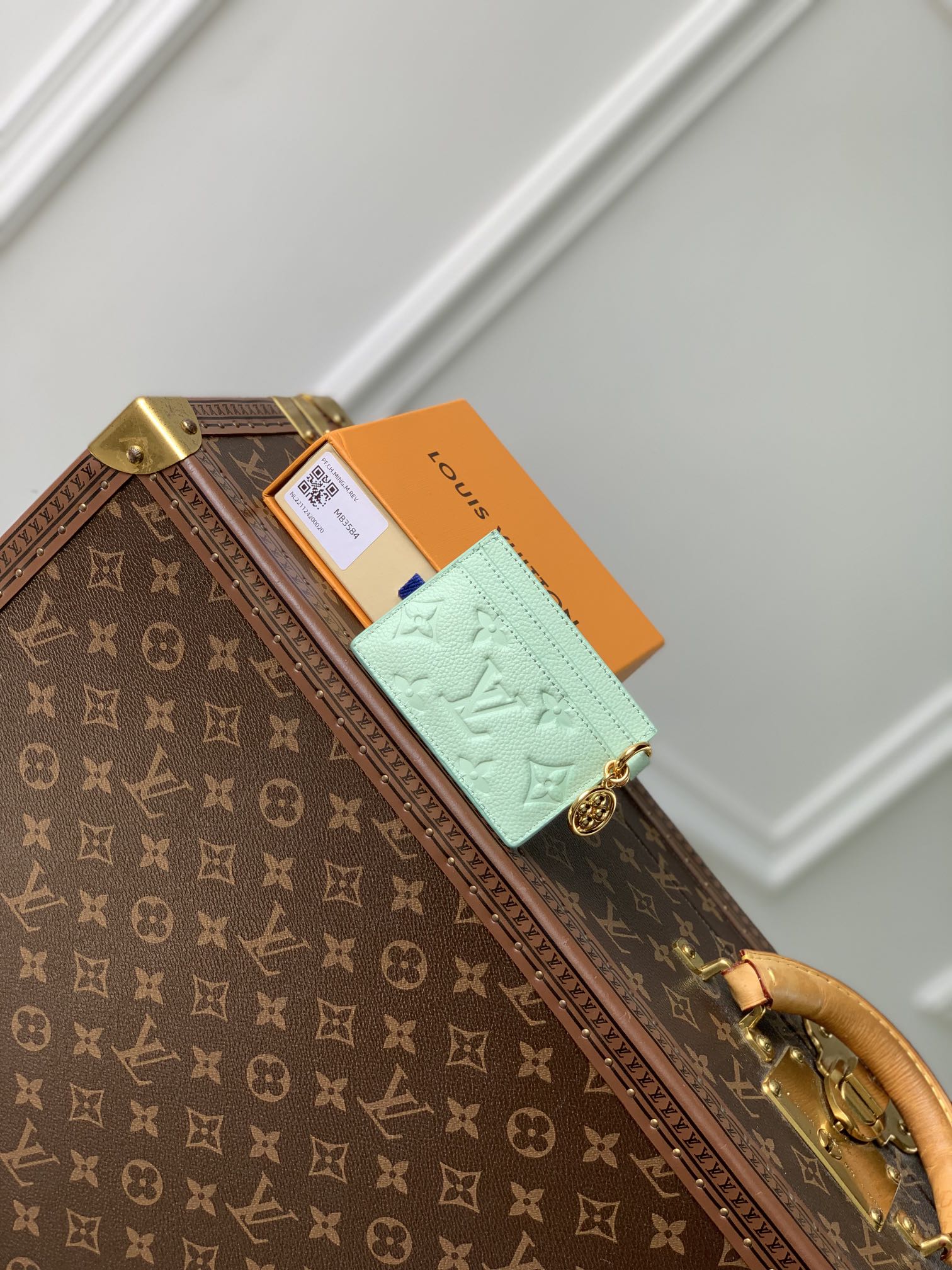 l0*is V*t0n wallet-m82132-10.2 x 7.3 x 0.3cm