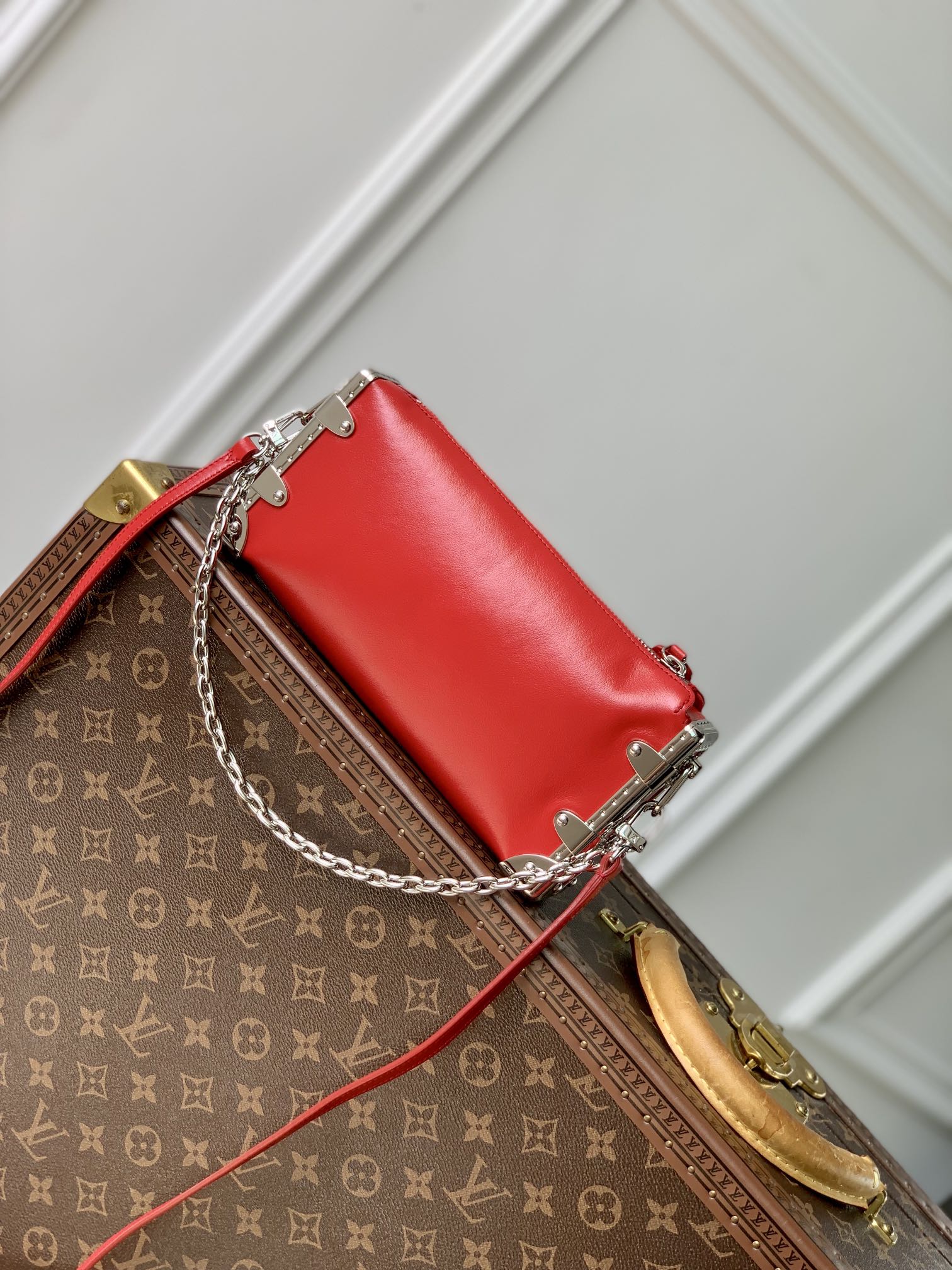 l0*is V*t0n slim trunk--m25445-23 x 12 x 4cm