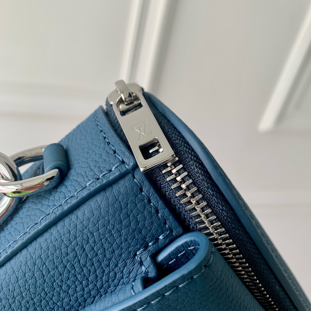 l0*is V*t0n pilot bag-m83563-20 x 12 x 5.5cm