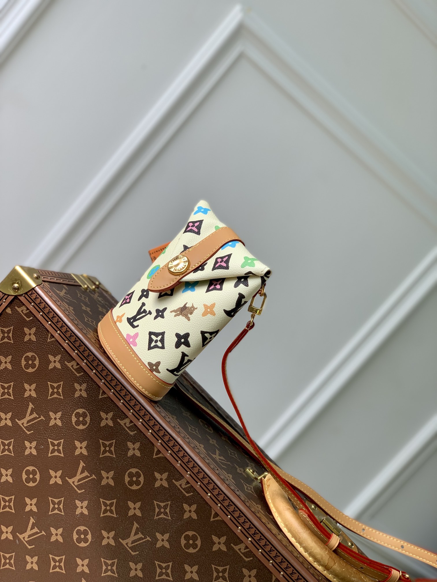 l0*is V*t0n crossbody bag-12.5 x 18 x 8.5cm