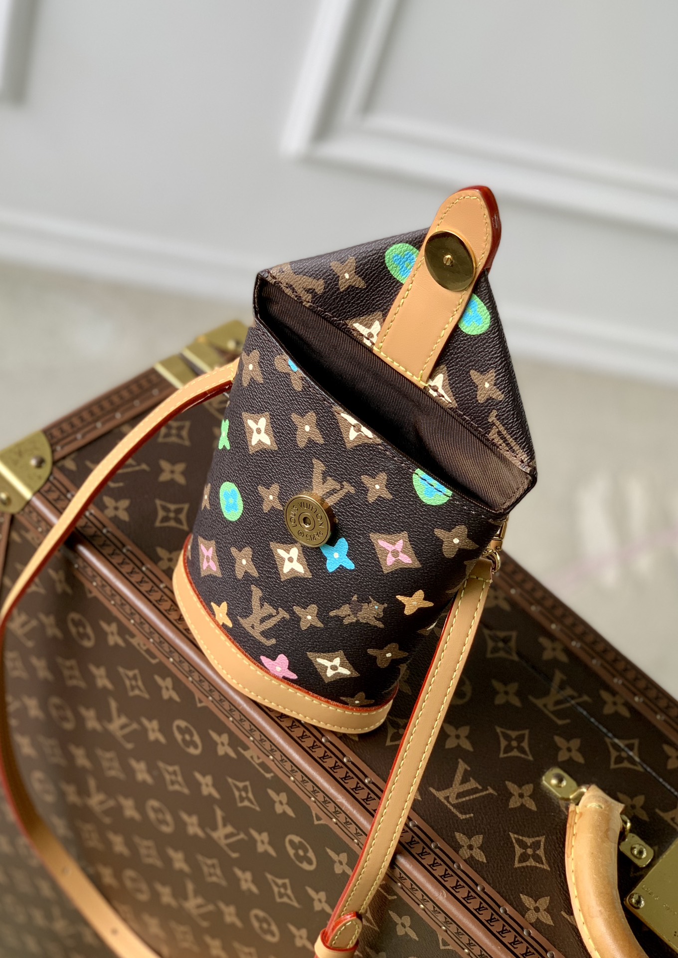 l0*is V*t0n crossbody bag-12.5 x 18 x 8.5cm
