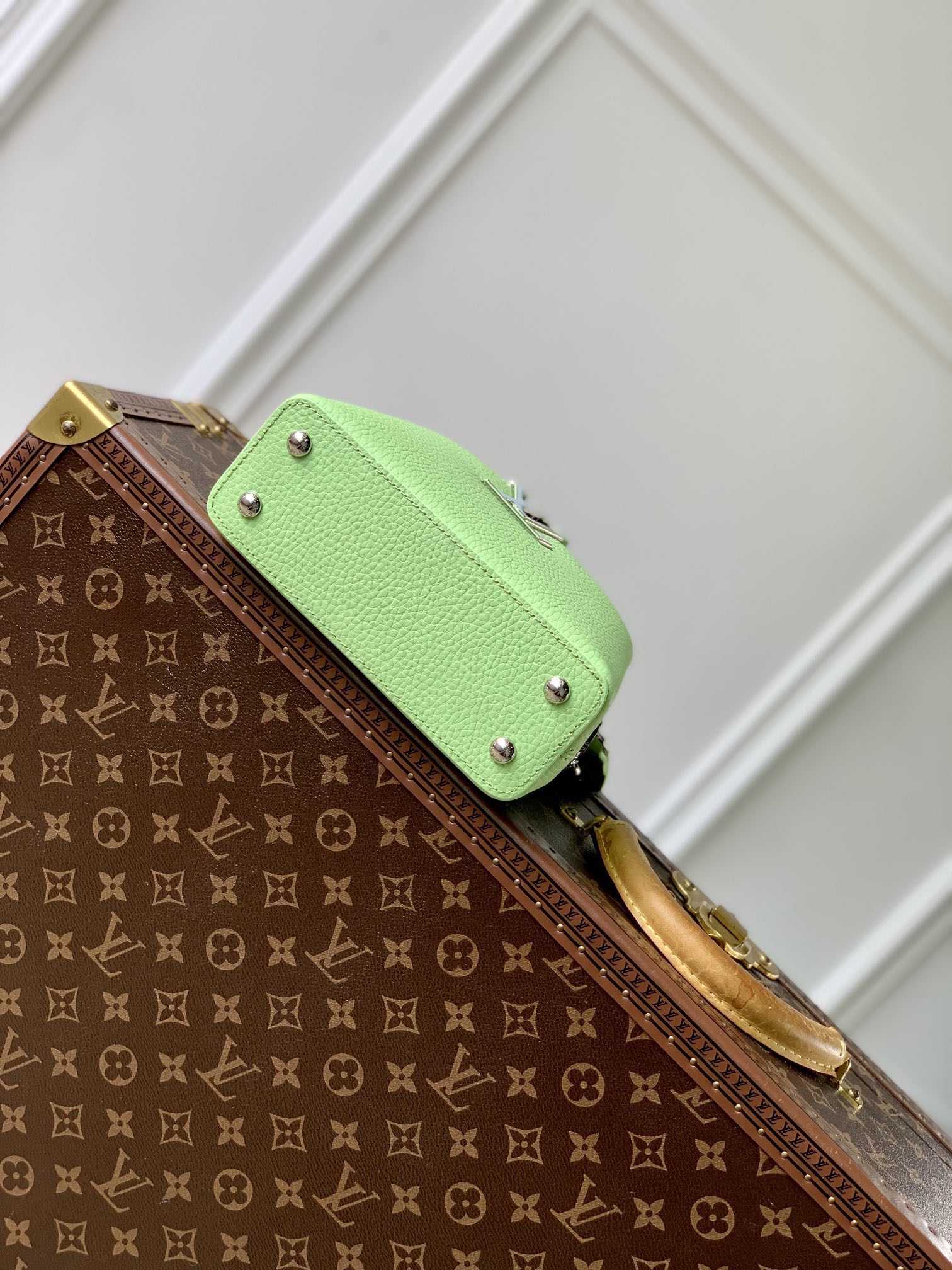 l0*is V*t0n capucines handlebag
