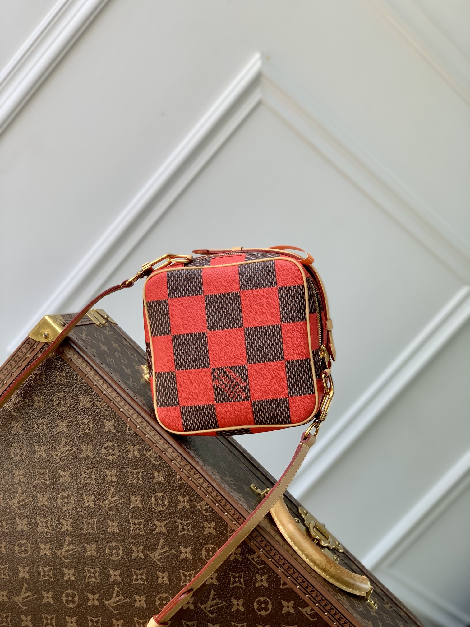 l0*is V*t0n chess messenger bag-24 x 24 x 8cm