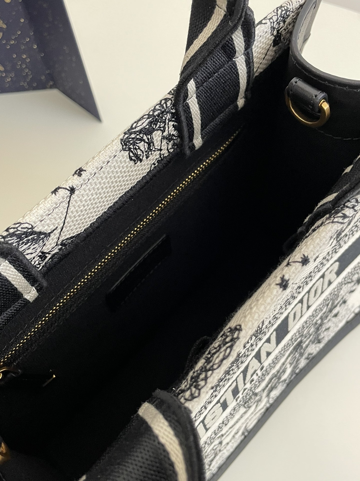 D*or small book tote-26*8*22cm