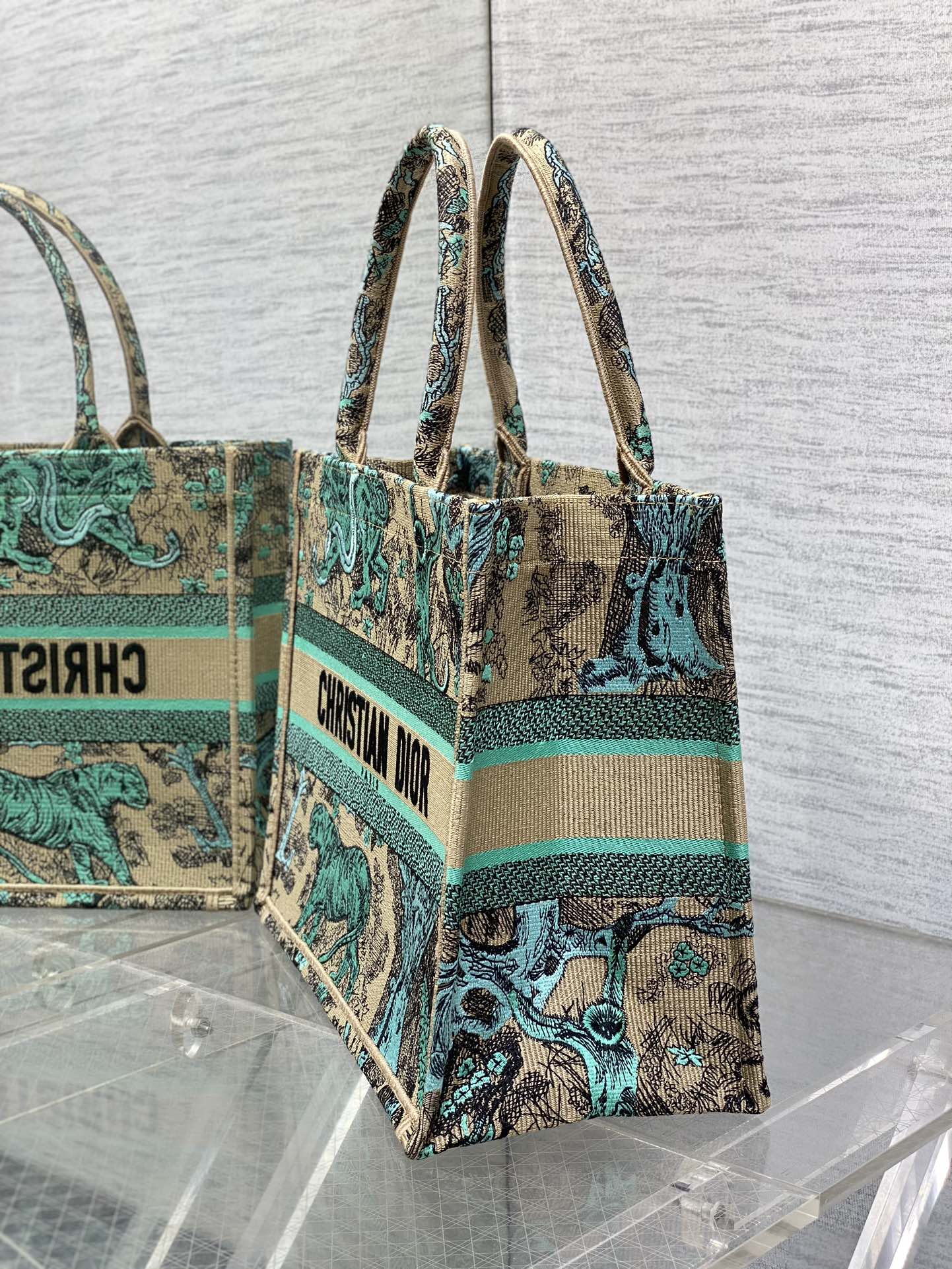 D*or small book tote-36.5cm