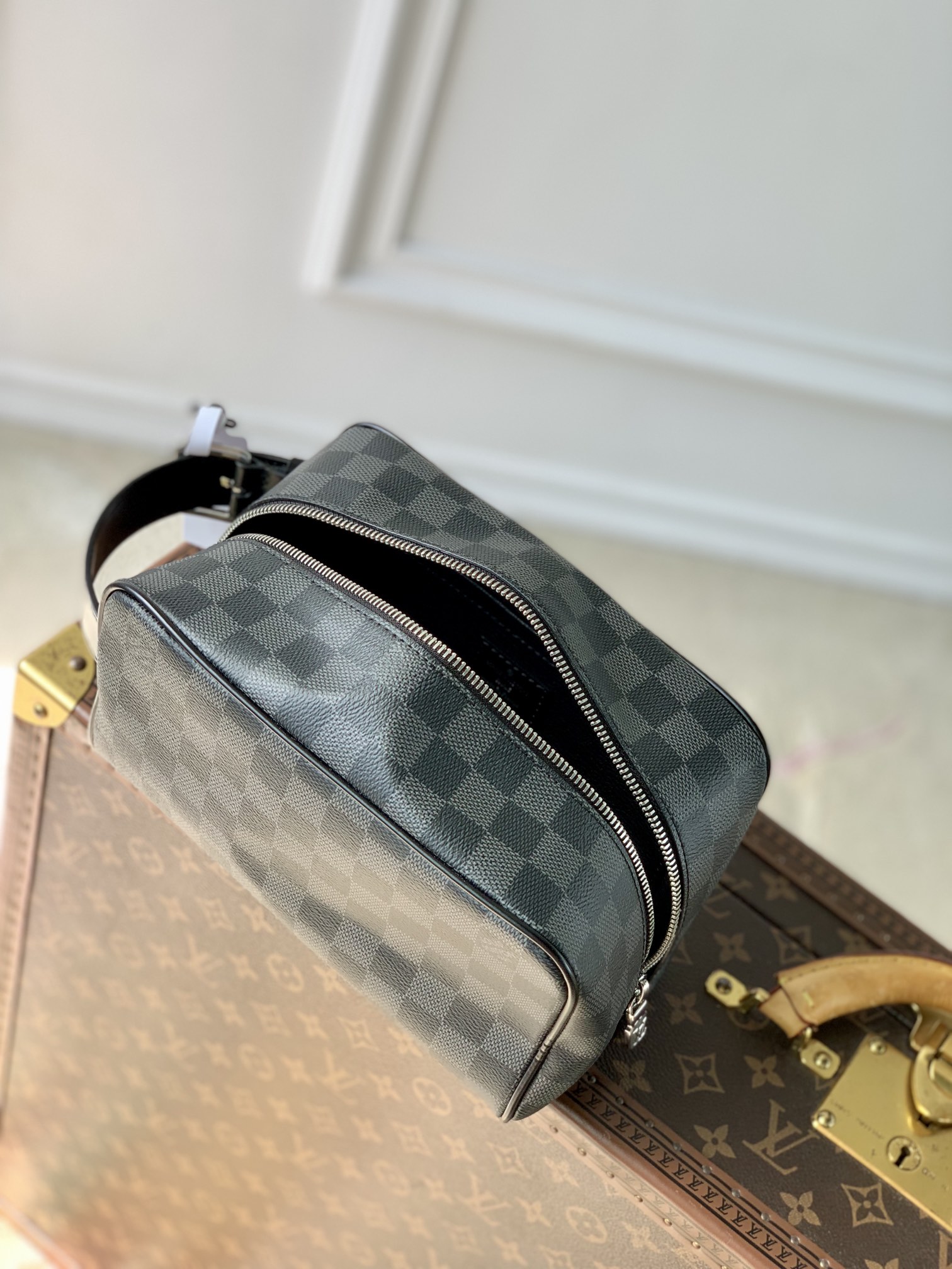 l0*is V*t0n locker dopp kit pouch -23 x 13 x 12cm