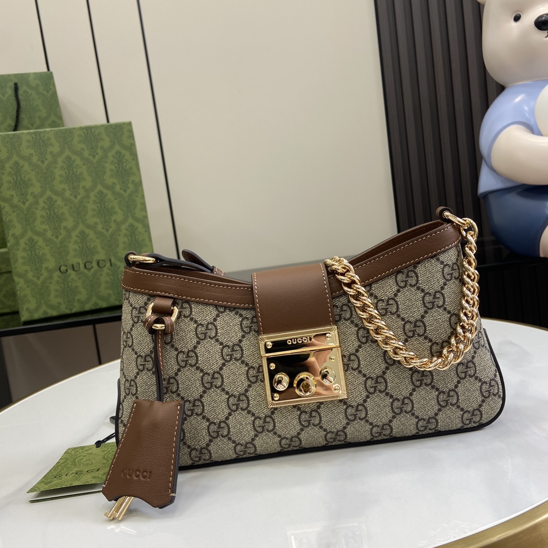 G*u*i padlock bag-26.5 x 13.5 x 4.5cm