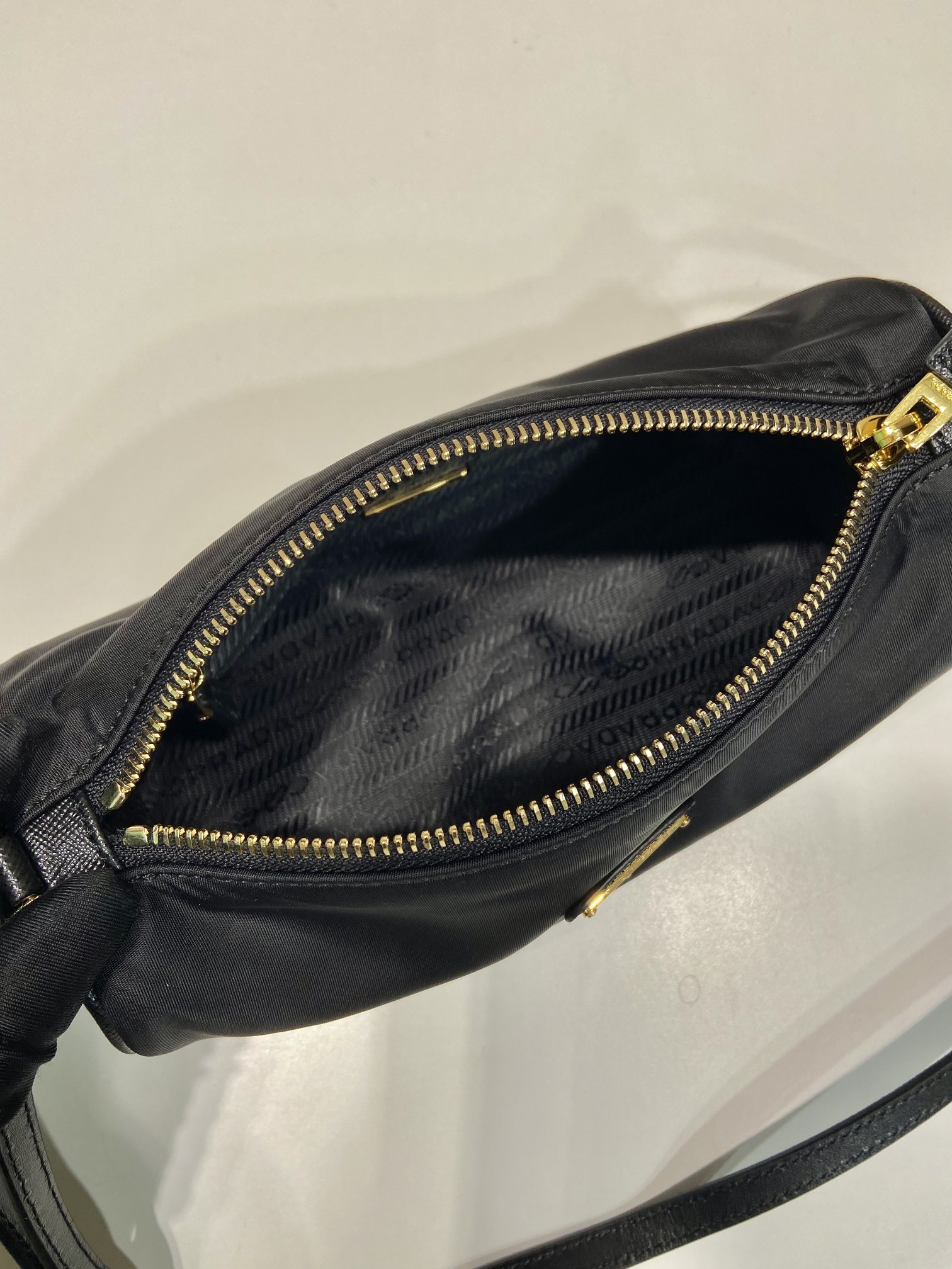 Pra*a 1ne058 underarm bag-22*9*7.5cm