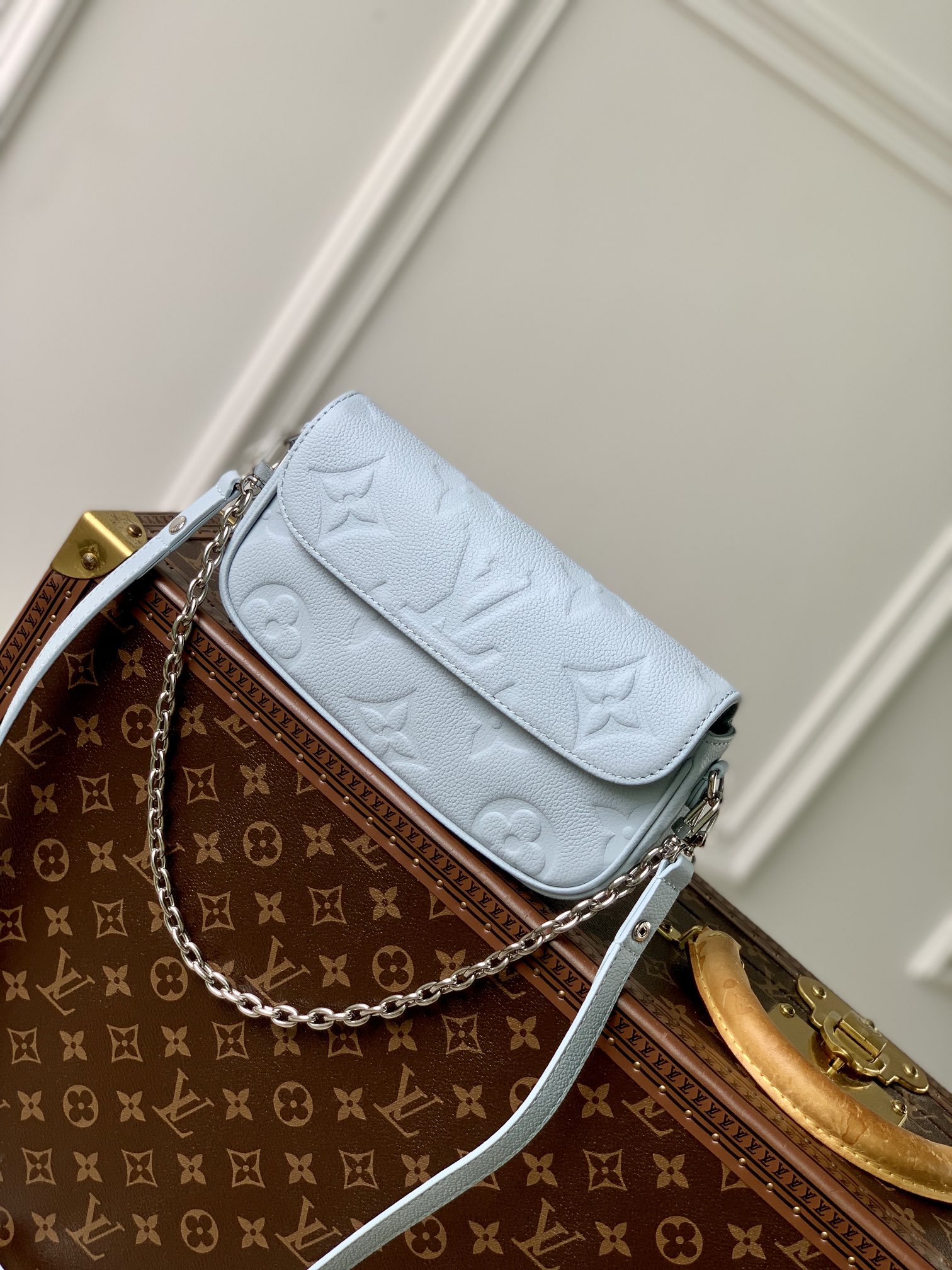 l0*is V*t0n wallet on chain ivy-23.5 x 12 x 4.3cm