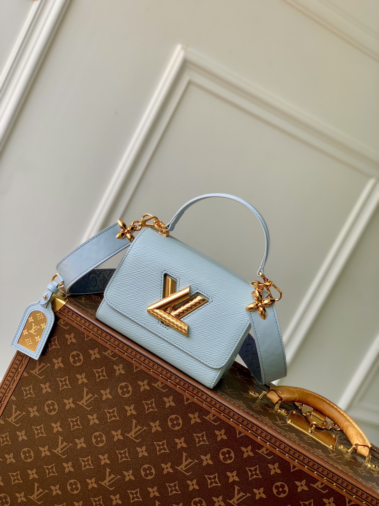 l0*is V*t0n twist pm lv bloom bag-19x 15x 9cm