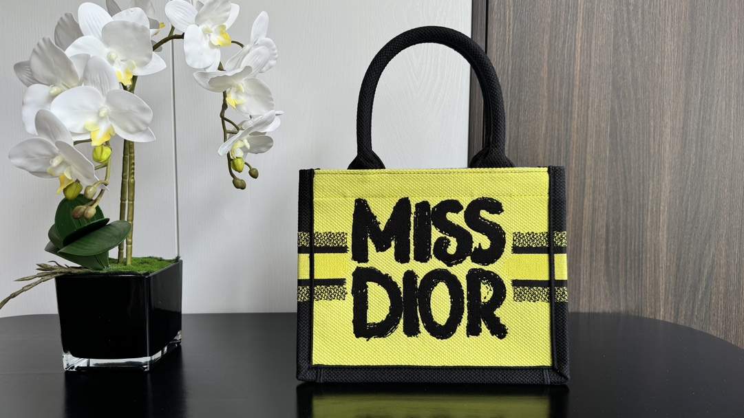 D*or small book tote-26*8*22cm