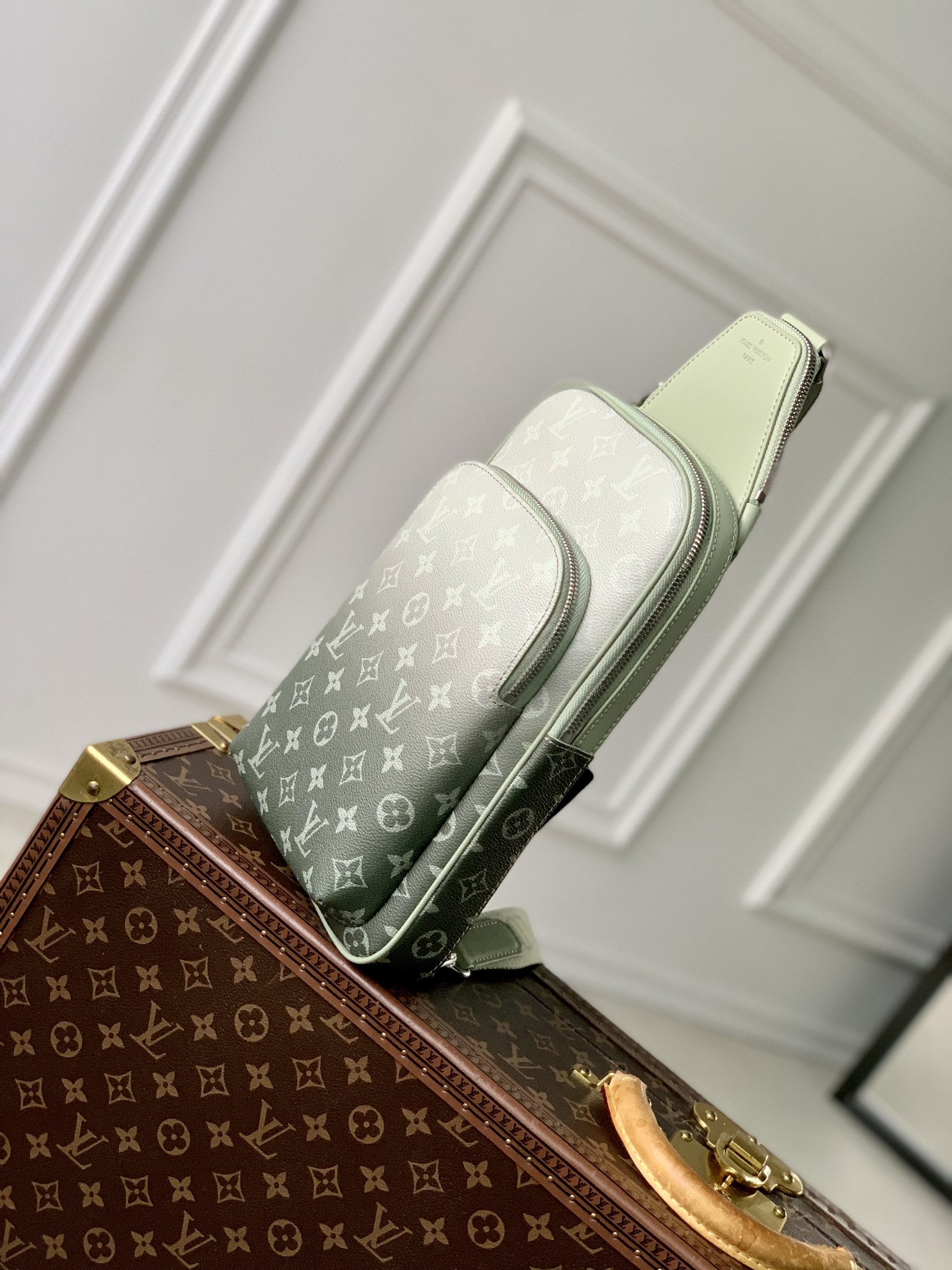 l0*is V*t0n slingbag pm -m11702-20×31×10cm
