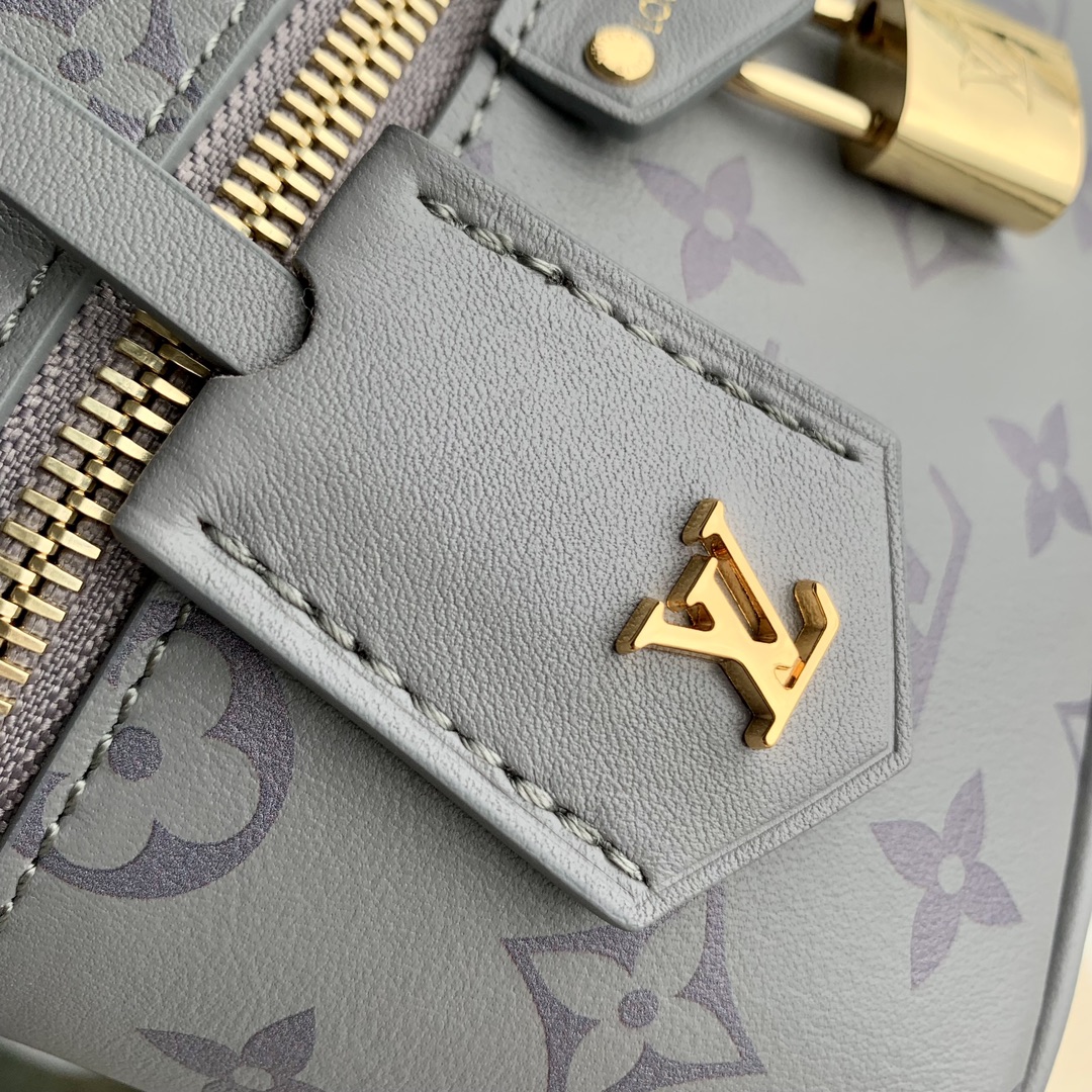 l0*is V*t0n vanity chain pouch-19*1.5*6.5cm