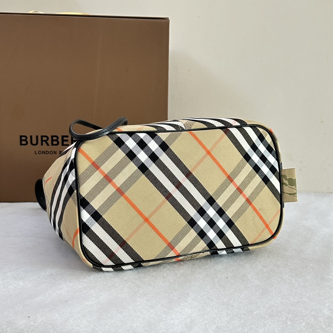 B**rry bucket bag-27.5 x 16 x 29cm