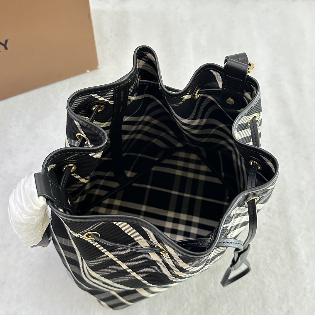 B**rry bucket bag-27.5 x 16 x 29cm