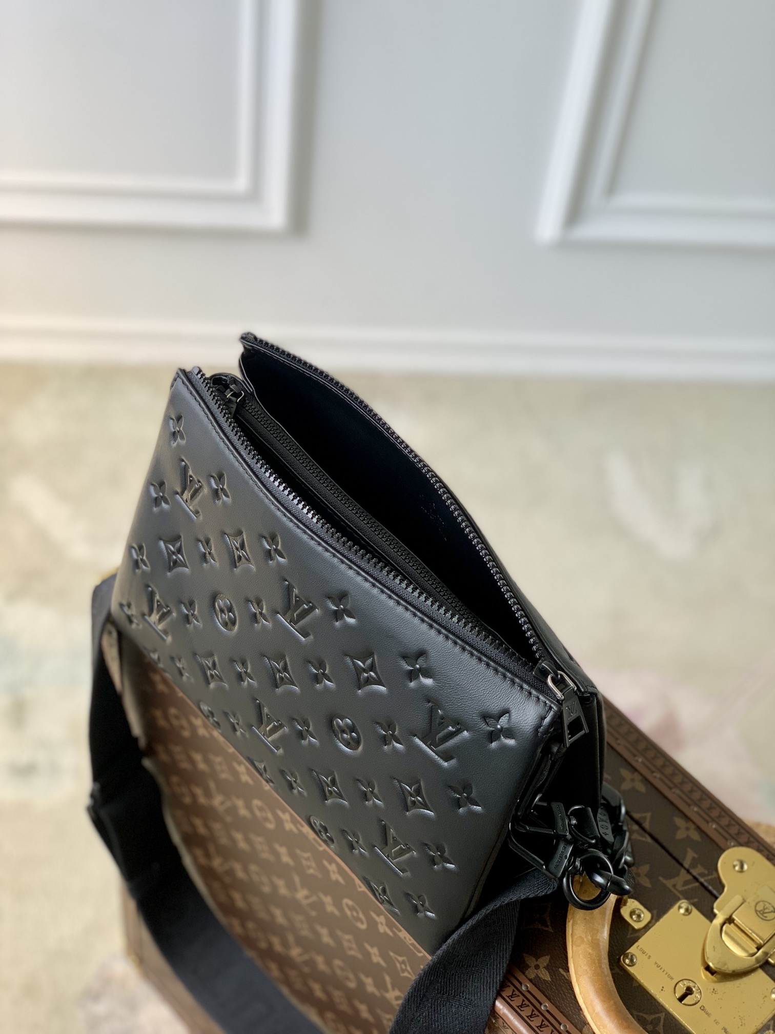 l0*is V*t0n black out coussin handbags-m11370-26*20*12cm