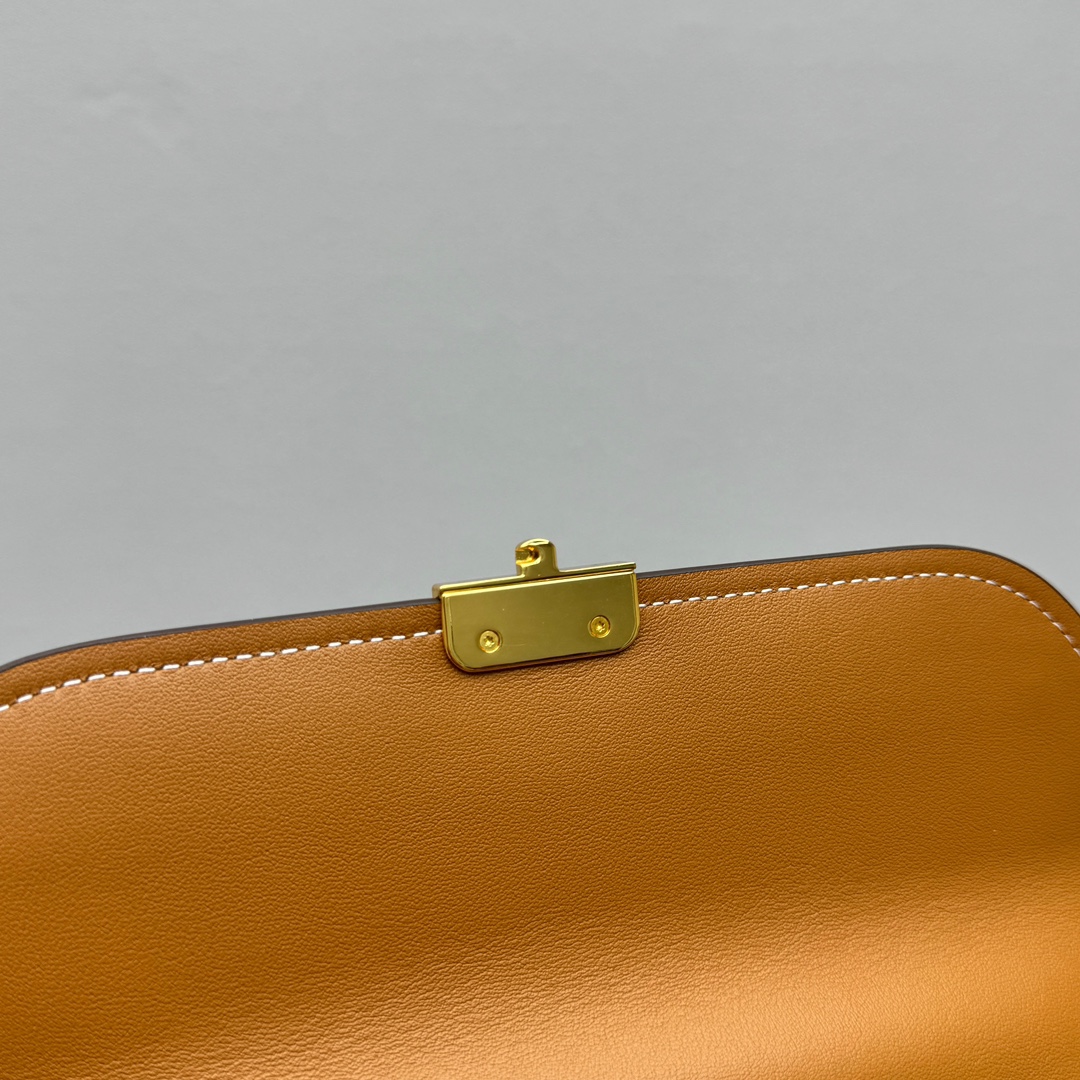 M*um*u leather shoulder bag -25*8*15cm