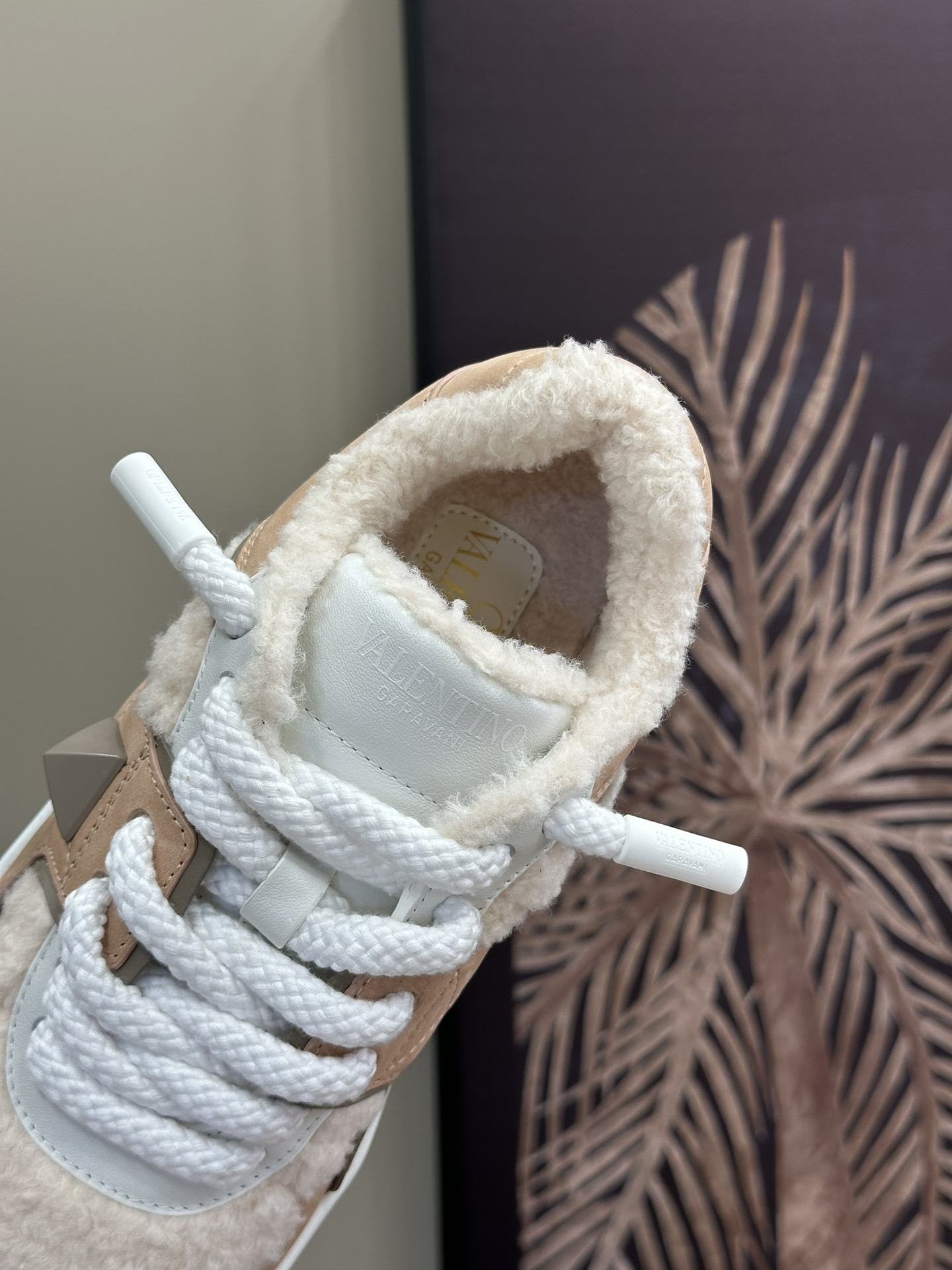 Va1e*ntin0 sneakers