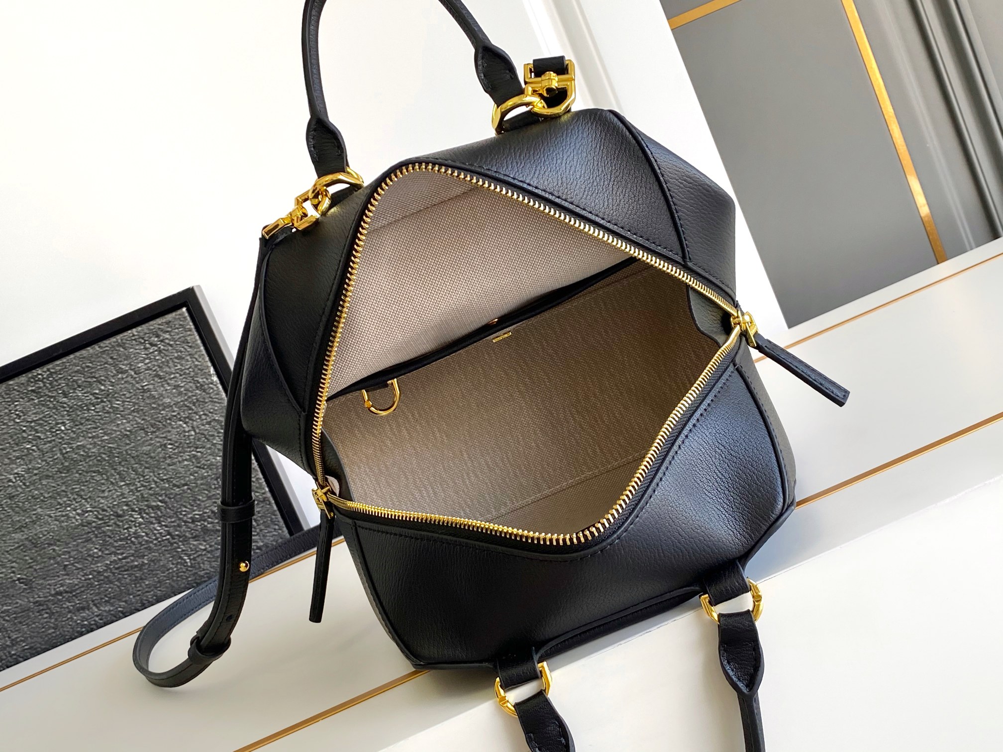 G1uenchy anyigona cube tote-13*19*22cm