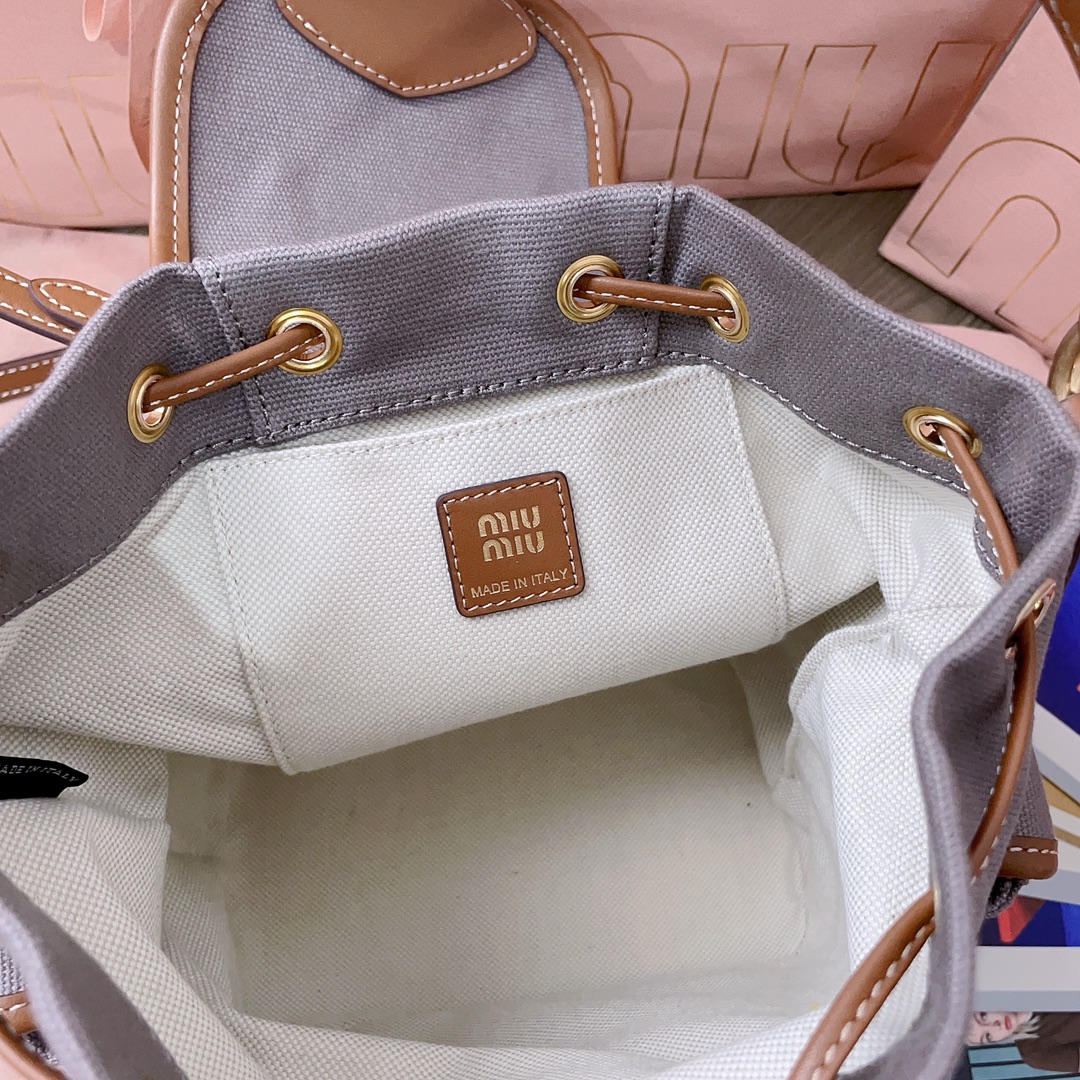 M1um1u backpack-22x18x11.5cm
