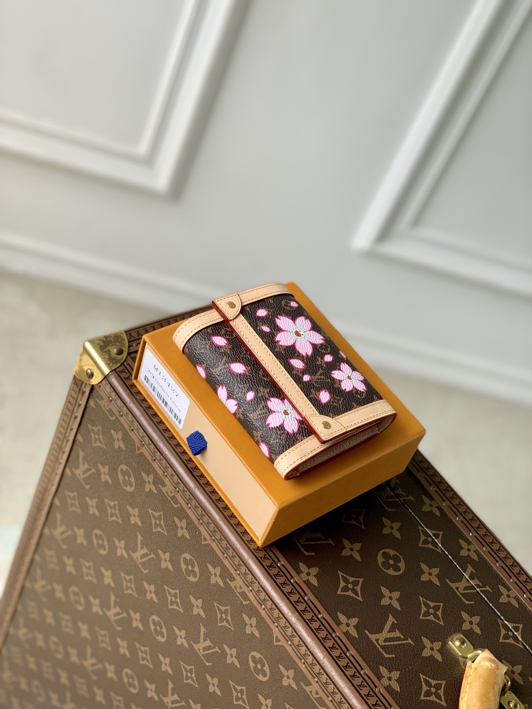 l0vis Vvtt0n x murakam wallet-12 x 9.5 x 2.5cm