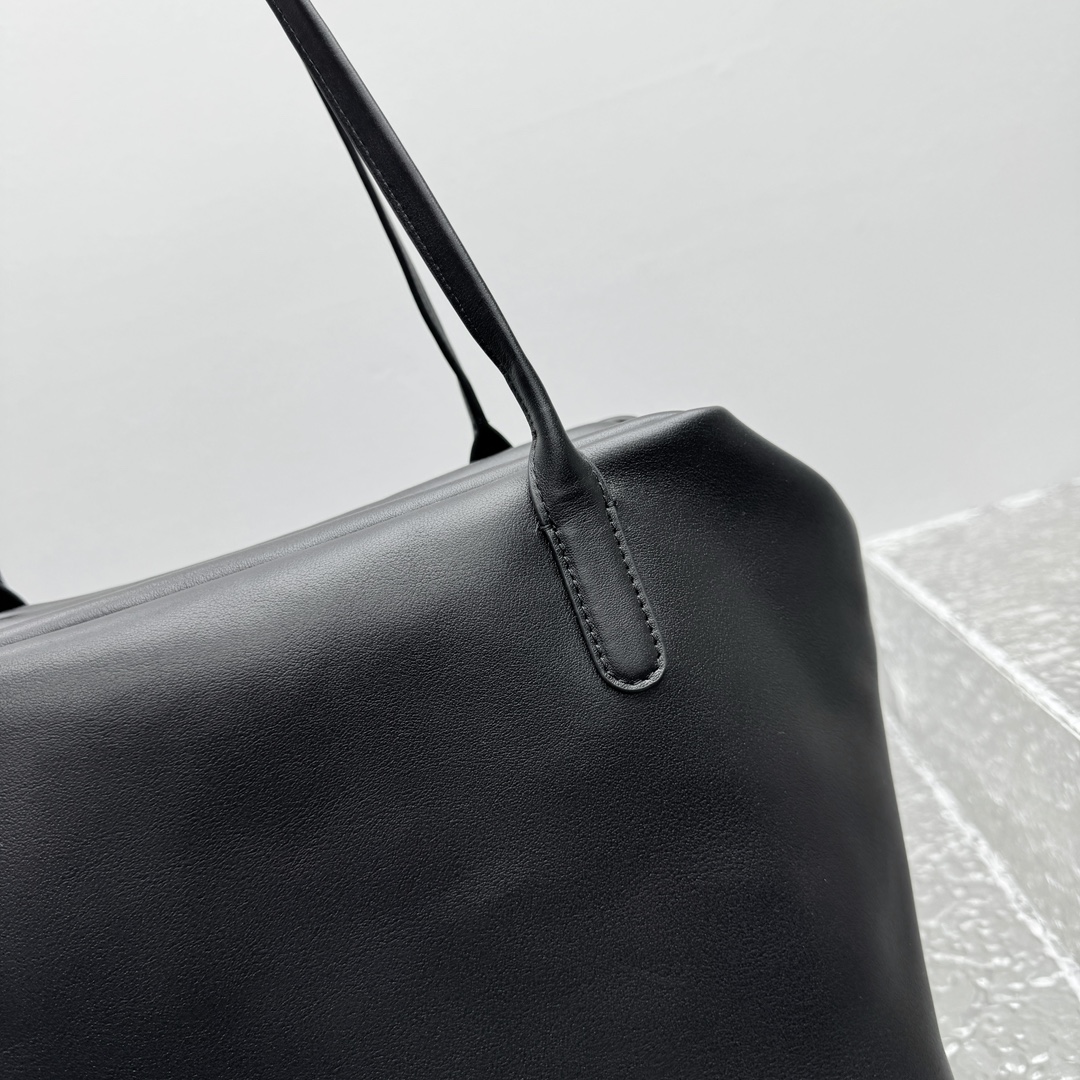 The R0w henri bag-30*24*15.5cm