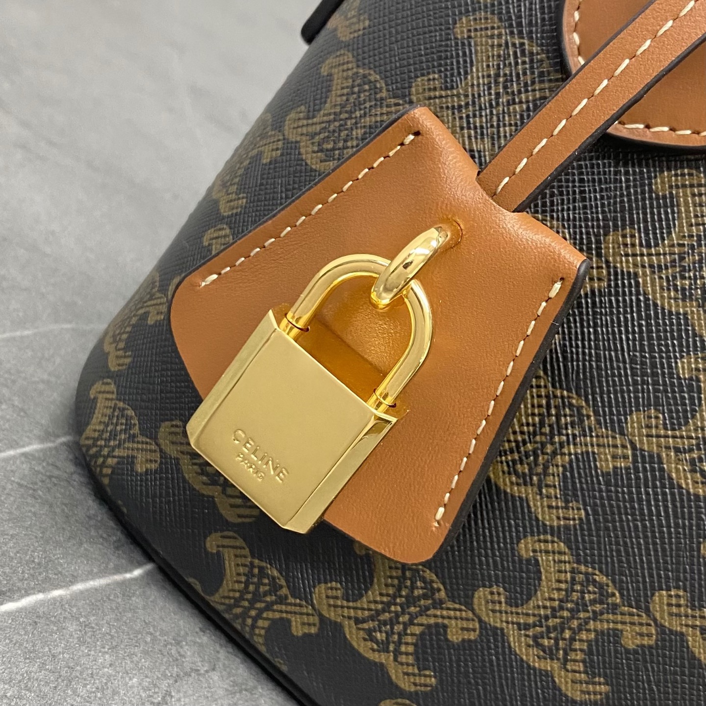Celin* Teen Honorine Bag in Triomphe Canvas and Calfskin-22x17.5x9.5CM