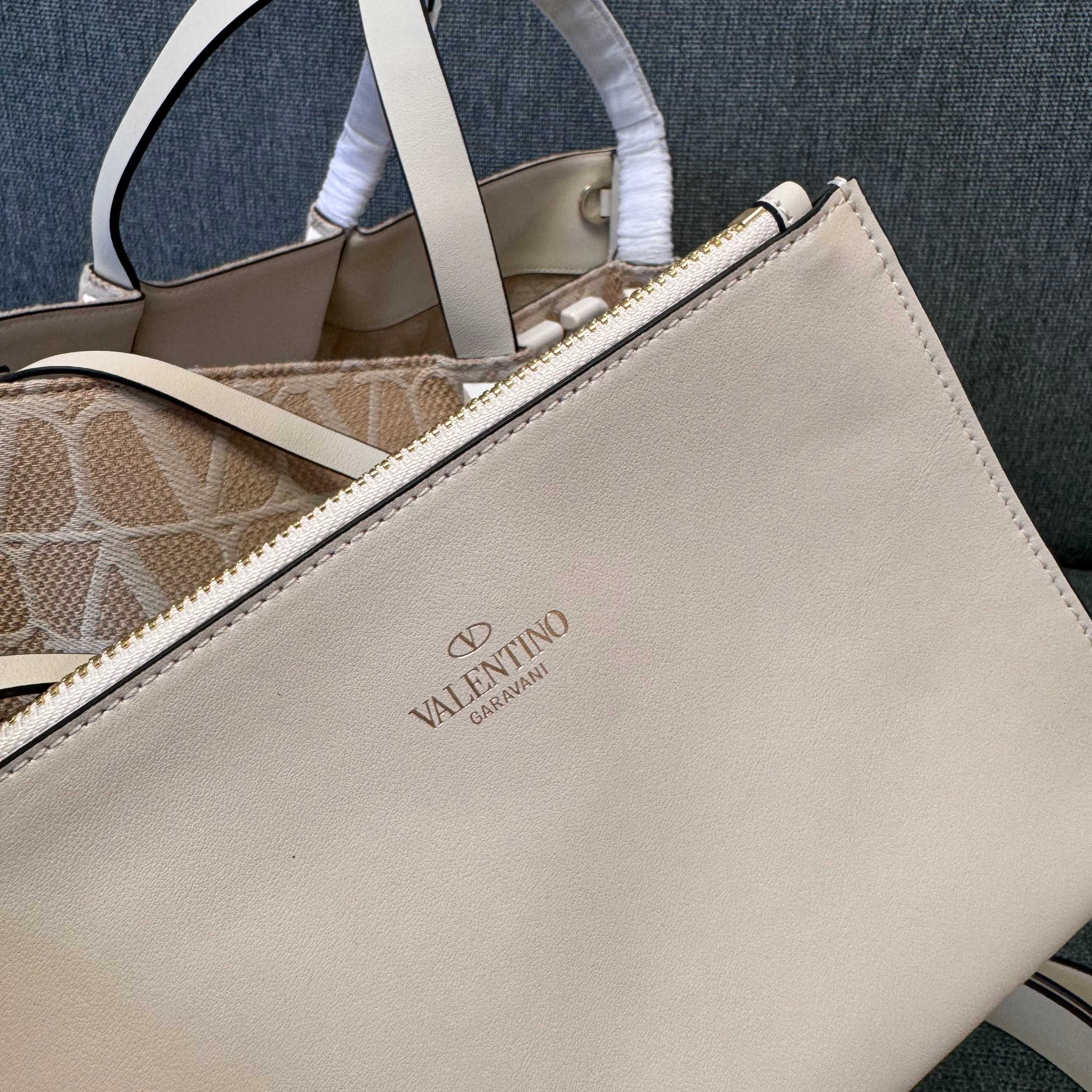 Va1e*ntin0 garavani toile iconographe raffia tote bag