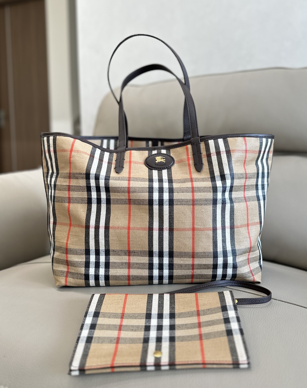 Bv*b*rry medium highlands tote in sand-38× 16.5 x 28cm