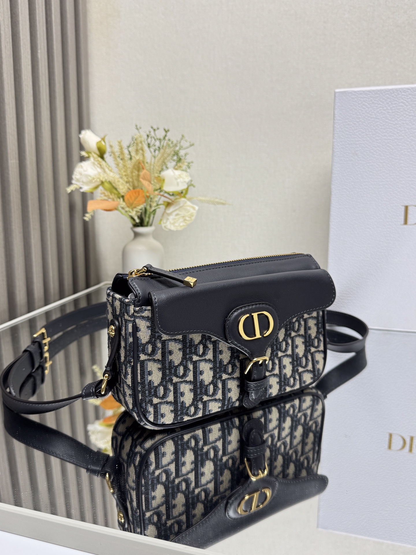 di0r small 30 montaigne pocket bag blue D10r oblique jacquard and smooth calfskin-20 x13.5 x5.5cm