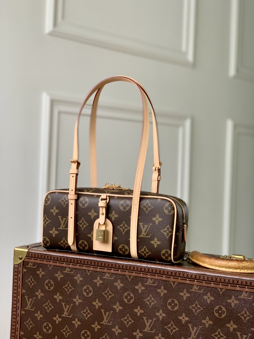 l0vis Vvtt0n hang on monogram handbag-m47031-11.5 x 6.5 x 26 cm